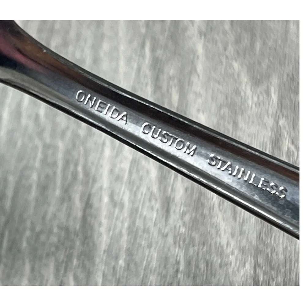 Oneida Custom Stainless Flatware Set Spoon & Fork Leaf Pattern Silverware